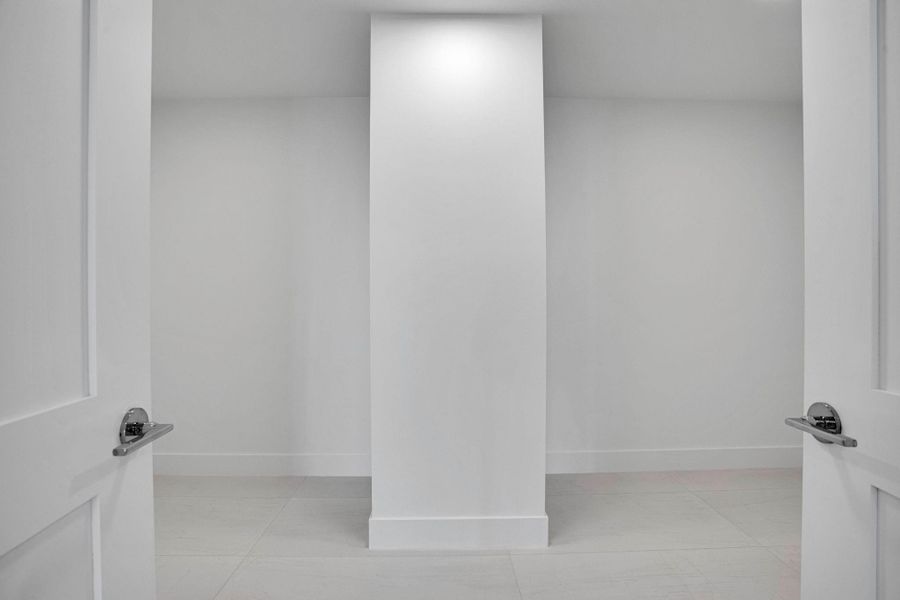 Owner's suite walk in closet