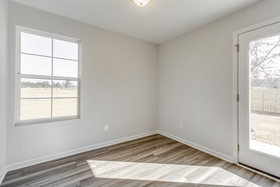 Spacious, unfurnished interior of a new home in Astoria, Columbia (Image 16).