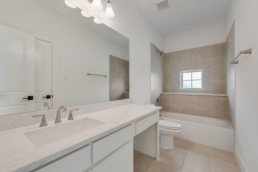 Furnished interior view inside a new home in Prairie Ridge, Venus (Image 8).