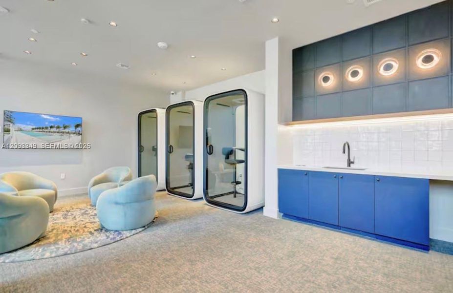 Community amenities in , Miami Beach (Image 44).