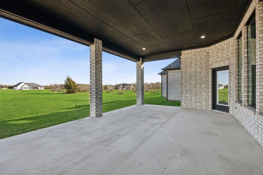 Exterior details and patio area of a home in , Royse City (Image 19).