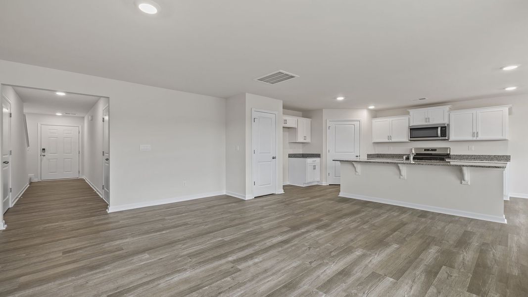 Spacious, unfurnished interior of a new home in Durbin Meadows, Fountain Inn (Image 14).