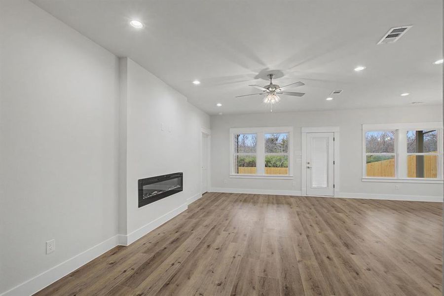 Spacious, unfurnished interior of a new home in , Dallas (Image 24).