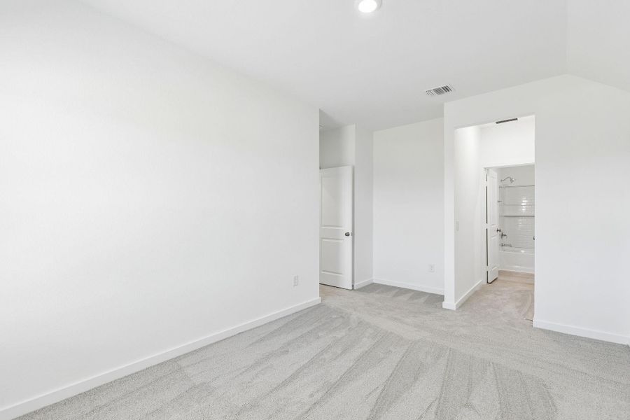 Spacious, unfurnished interior of a new home in Windcress, Cove (Image 27).