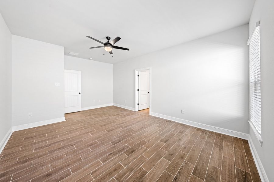 Spacious, unfurnished interior of a new home in Sentinel Ridge, Pace (Image 19).