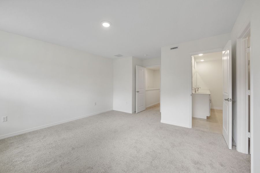Spacious, unfurnished interior of a new home in Towns at Riverwalk, Sanford (Image 24).