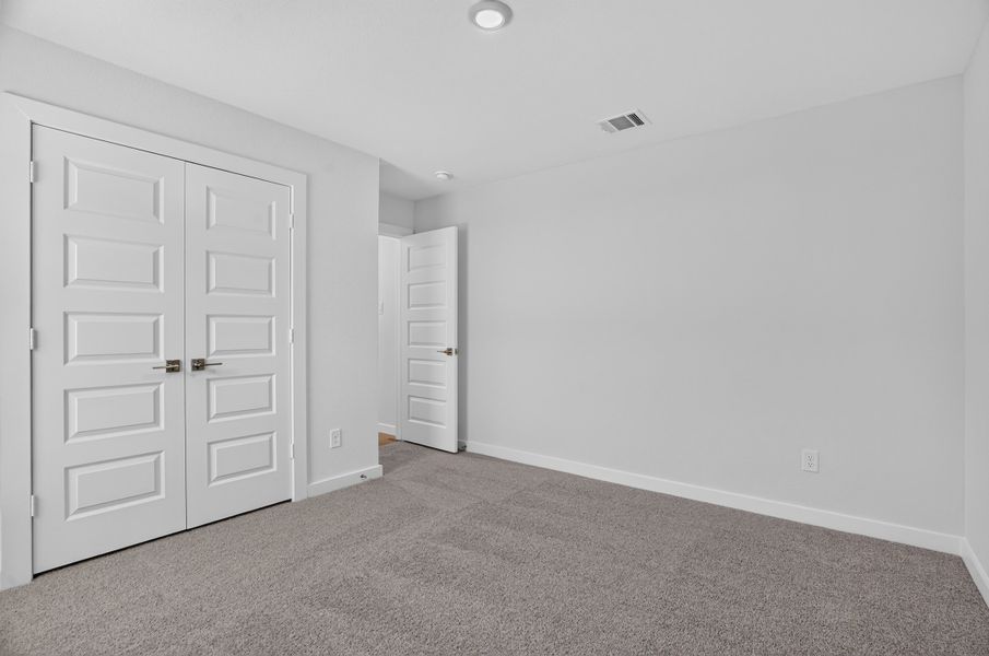 Spacious, unfurnished interior of a new home in Trail Creek, Cleburne (Image 42).