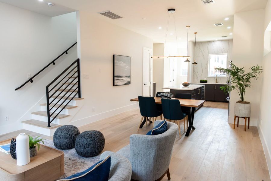 Living Area: Living Area: