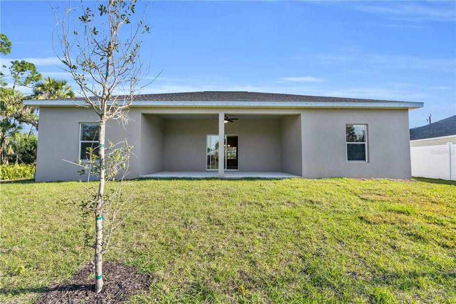 Exterior details and patio area of a home in , Port Charlotte (Image 16).