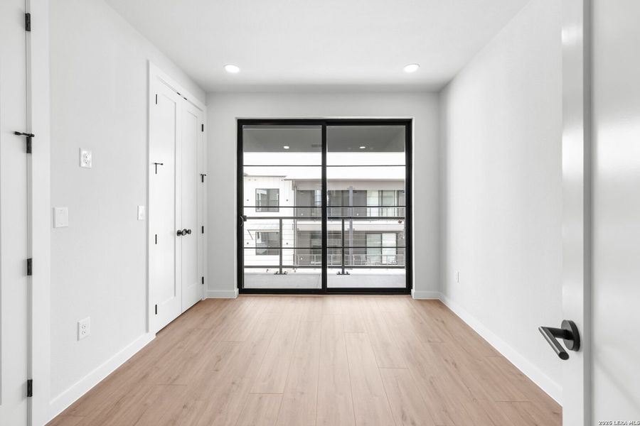 Spacious, unfurnished interior of a new home in Dovetail, New Braunfels (Image 22).