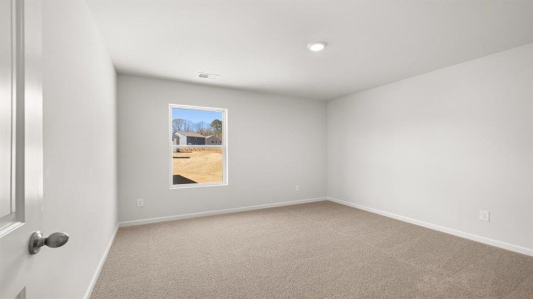Spacious, unfurnished interior of a new home in Thompson Ridge, Dallas (Image 30).