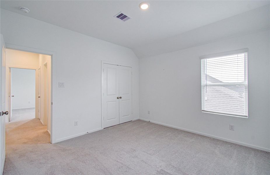 Spacious, unfurnished interior of a new home in Harvest Green, Richmond (Image 17).