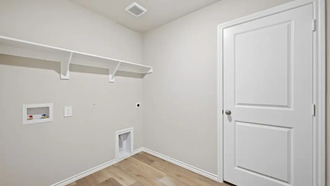 Representative unfurnished interior of a home built from the Caprock by D.R. Horton in Blackbird Estates, Mineral Wells (Image 35).