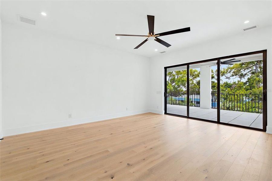 Spacious, unfurnished interior of a new home in , Sarasota (Image 45).