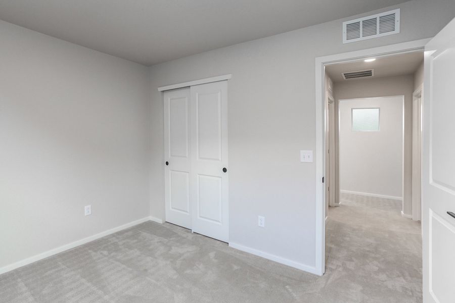 Spacious, unfurnished interior of a new home in Trailside, Timnath (Image 24).