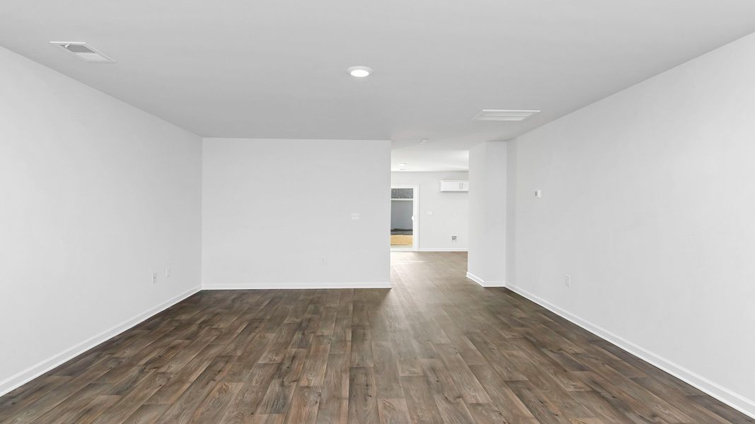 Spacious, unfurnished interior of a new home in Grand Oaks, Columbia (Image 14).