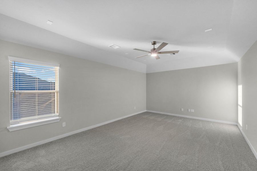 Spacious, unfurnished interior of a new home in Briarwood Crossing, Rosenberg (Image 23).