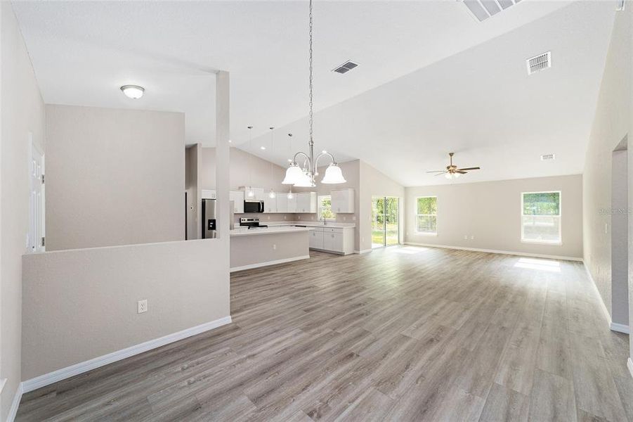 Spacious, unfurnished interior of a new home in , Dunnellon (Image 36).