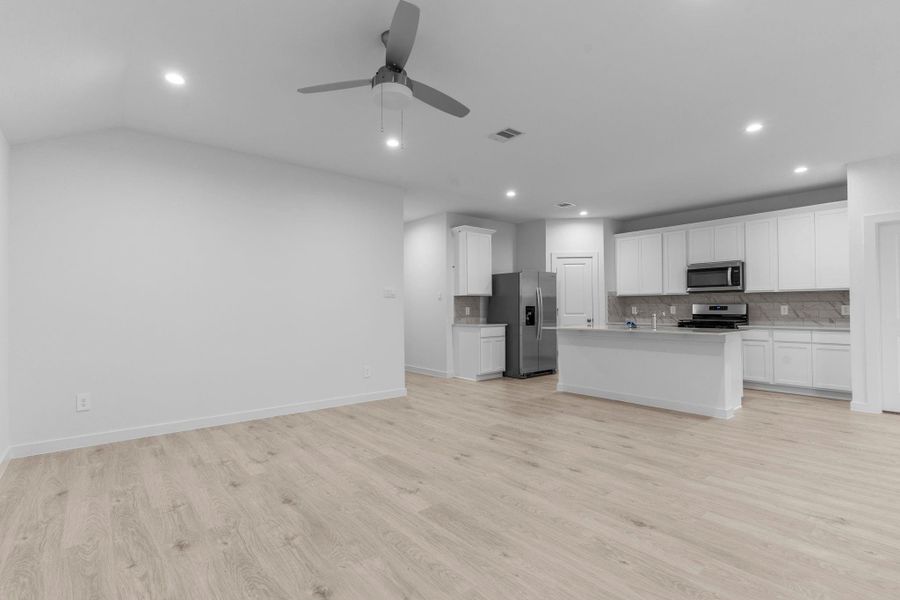 Spacious, unfurnished interior of a new home in Tamarron, Fulshear (Image 21). Spacious, unfurnished interior of a new home in Tamarron, Fulshear (Image 21).