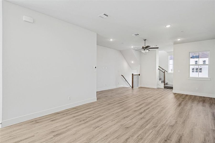 Spacious, unfurnished interior of a new home in Collin Creek, Plano (Image 19).