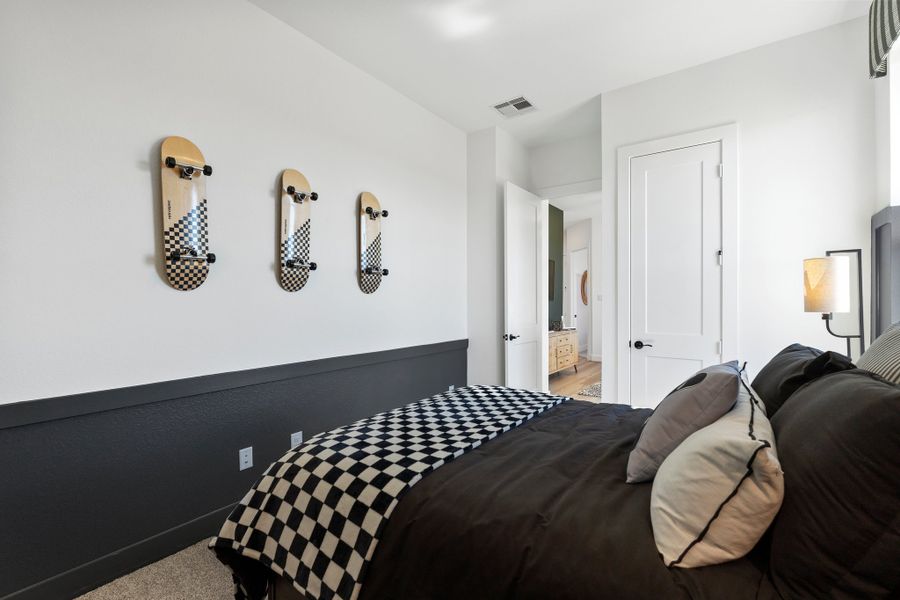Furnished interior view inside a new home in Sienna, Missouri City (Image 11).