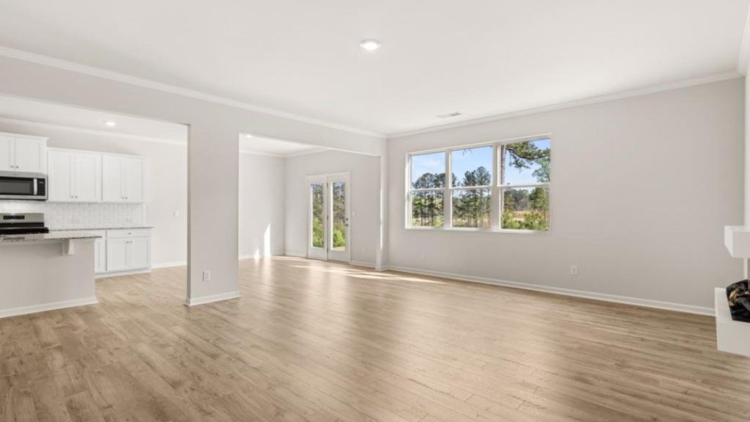 Spacious, unfurnished interior of a new home in Thompson Ridge, Dallas (Image 23).