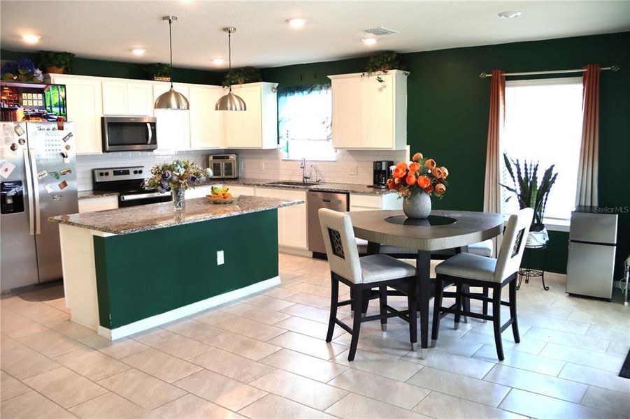 Furnished interior view inside a new home in , Winter Haven (Image 6).