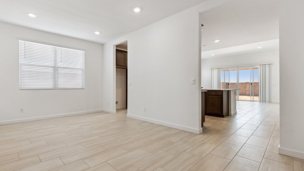 Spacious, unfurnished interior of a new home in Zanjero Pass, Waddell (Image 14).
