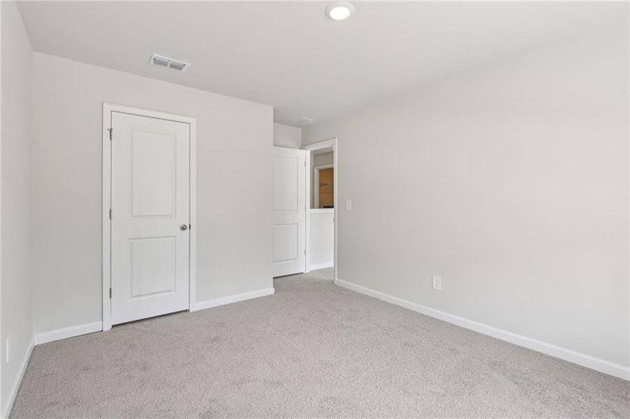 Spacious, unfurnished interior of a new home in The Oaks at Dawson, Dawsonville (Image 39).