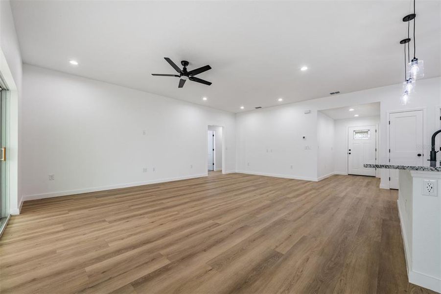 Spacious, unfurnished interior of a new home in , Dade City (Image 27).