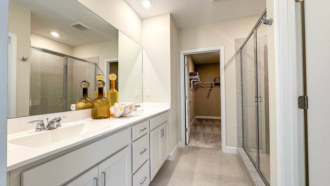 2575 Providence Owners Bath 1of2 F2 Base2 5 2 25