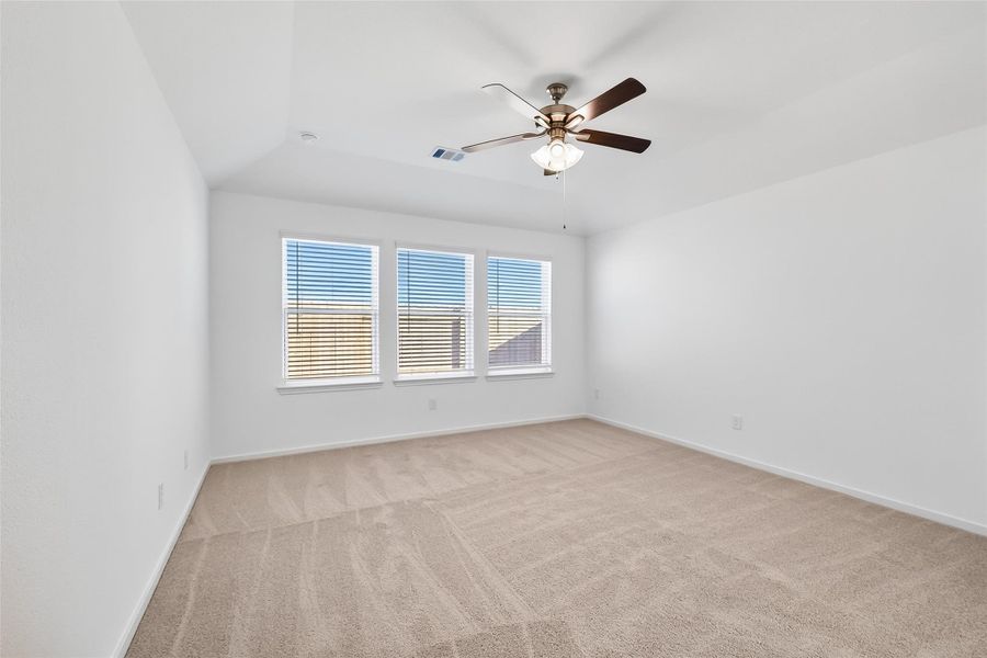 Spacious, unfurnished interior of a new home in Rollingbrook Estates, Baytown (Image 31).