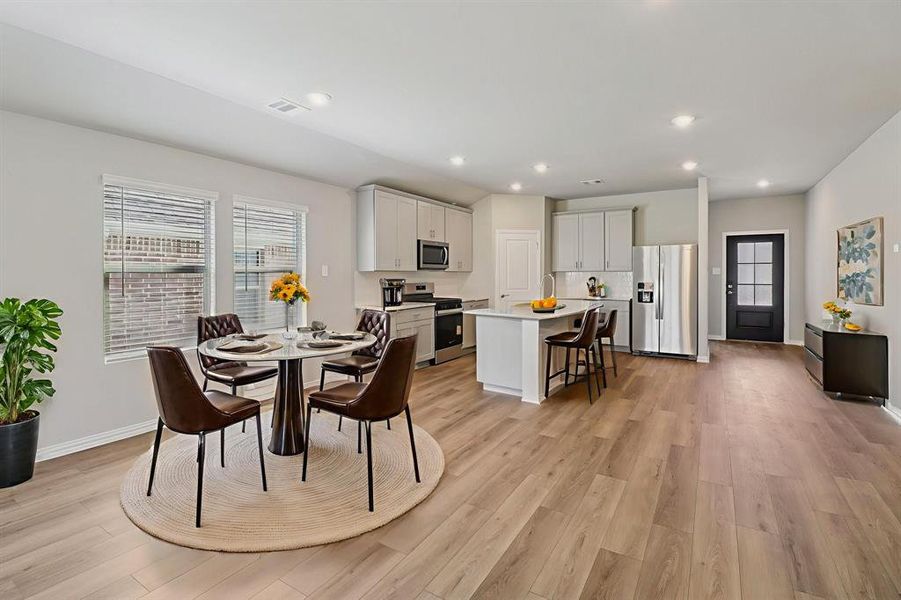 Furnished interior view inside a new home in Southridge - Signature Series, McKinney (Image 13). Furnished interior view inside a new home in Southridge - Signature Series, McKinney (Image 13).