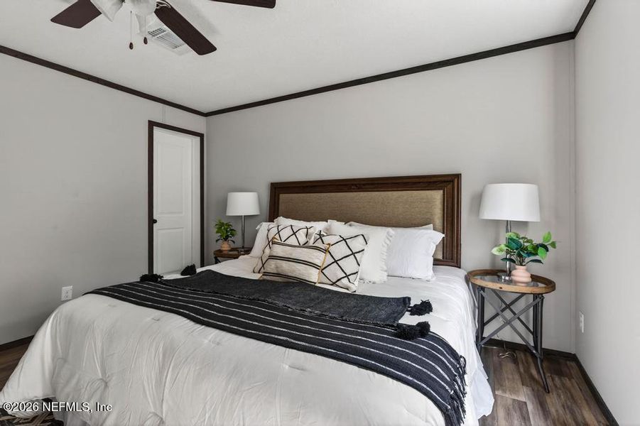 Furnished interior view inside a new home in , Middleburg (Image 37).
