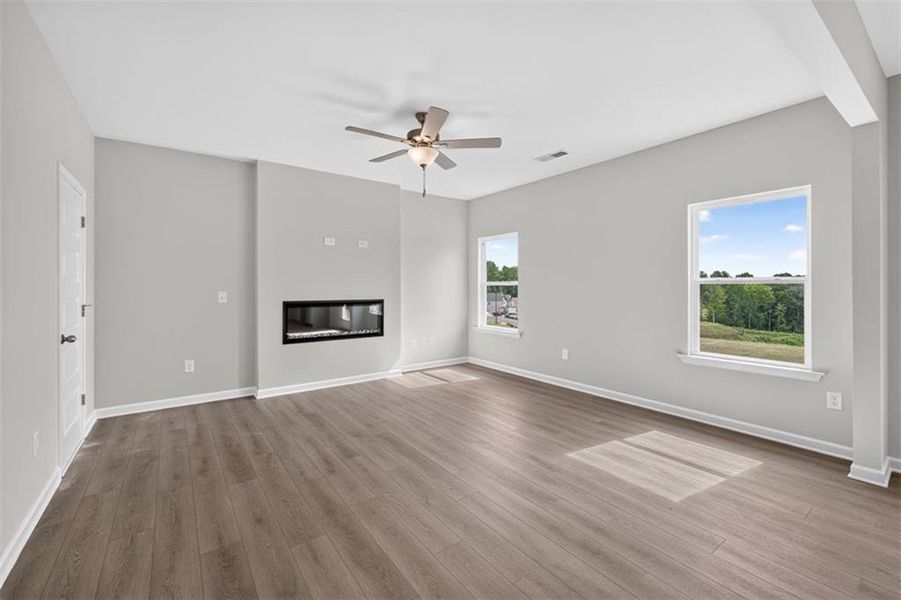 Spacious, unfurnished interior of a new home in Oakmont, Dallas (Image 35).
