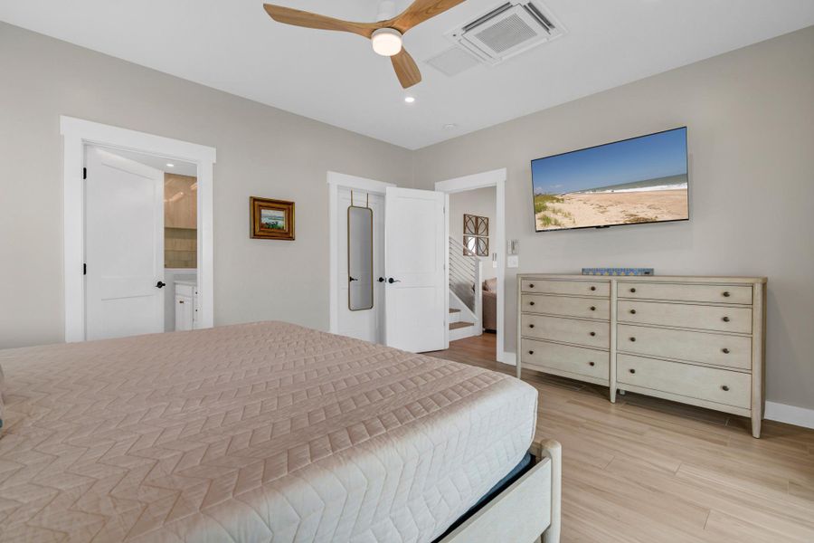 Furnished interior view inside a new home in , Edisto Island (Image 65).