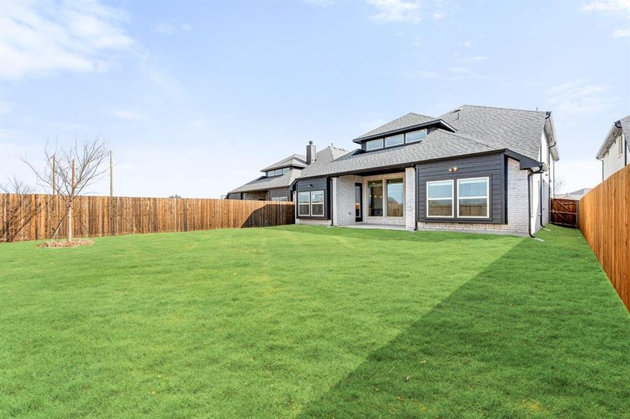 Exterior details and patio area of a home in Willow Wood, McKinney (Image 27).