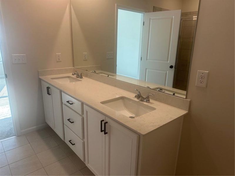 Furnished interior view inside a new home in Beckett Ranch, Auburn (Image 6).