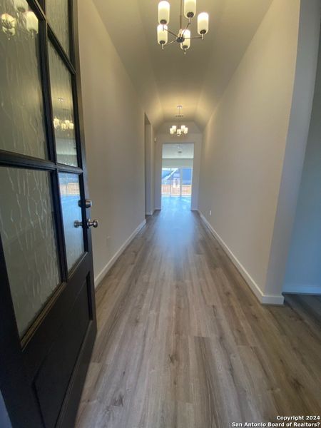 Spacious, unfurnished interior of a new home in Foxbrook, Cibolo (Image 27).