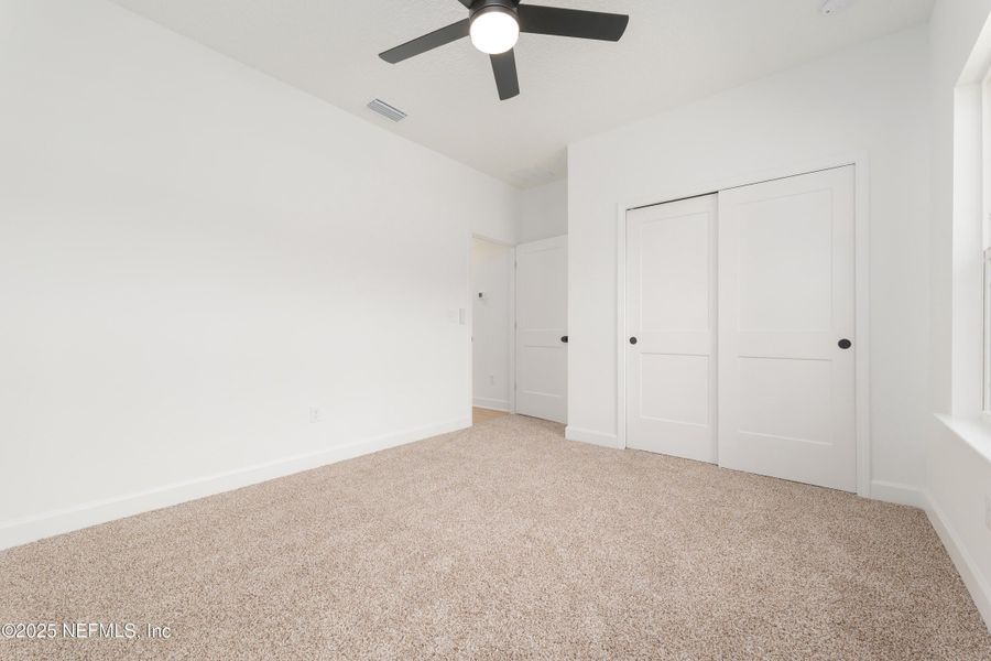 Spacious, unfurnished interior of a new home in , Middleburg (Image 14).