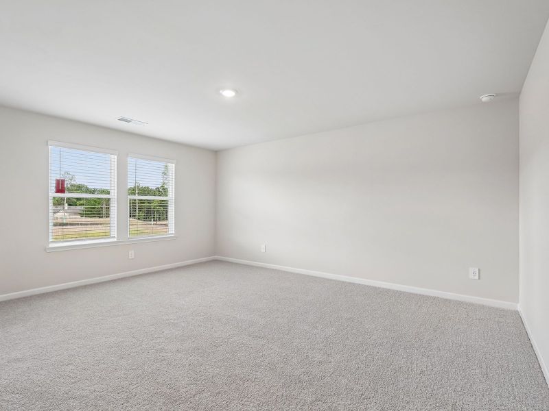 Spacious, unfurnished interior of a new home in Northwoods at Mirror Lake, Villa Rica (Image 19).