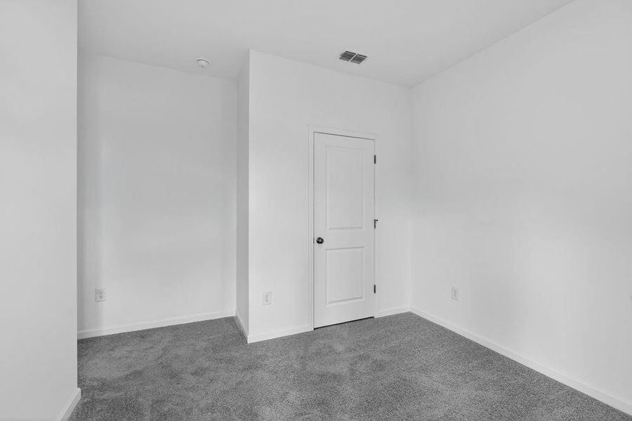 Spacious, unfurnished interior of a new home in Rosewood Farm, Lawrenceville (Image 38).