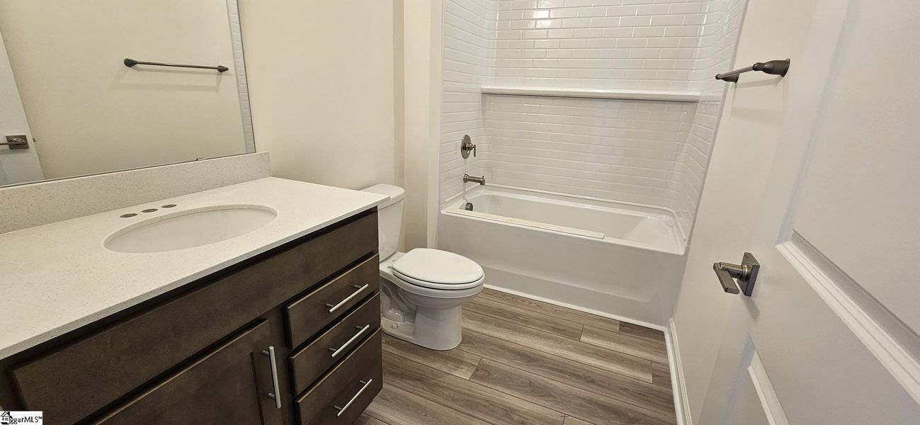 Furnished interior view inside a new home in Sedona, Greenville (Image 7).