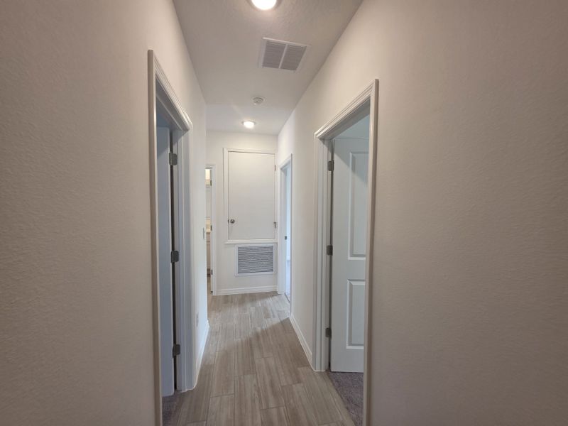 Spacious, unfurnished interior of a new home in Hammock Reserve, Haines City (Image 15).