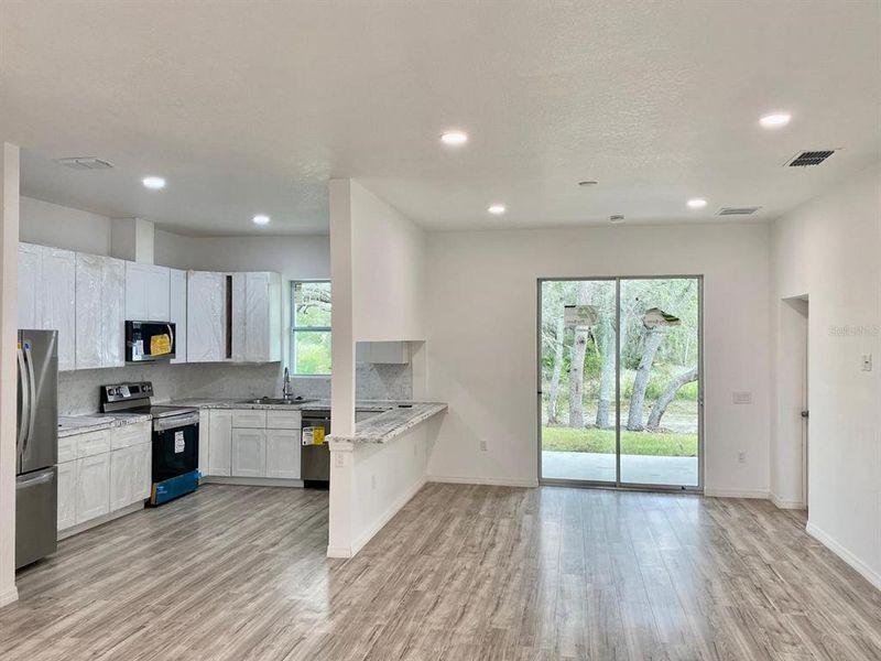 LIVING ROOM/KITCHEN COMBO