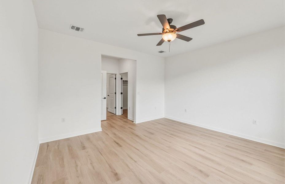 Spacious, unfurnished interior of a new home in Sun City Texas, Georgetown (Image 22).