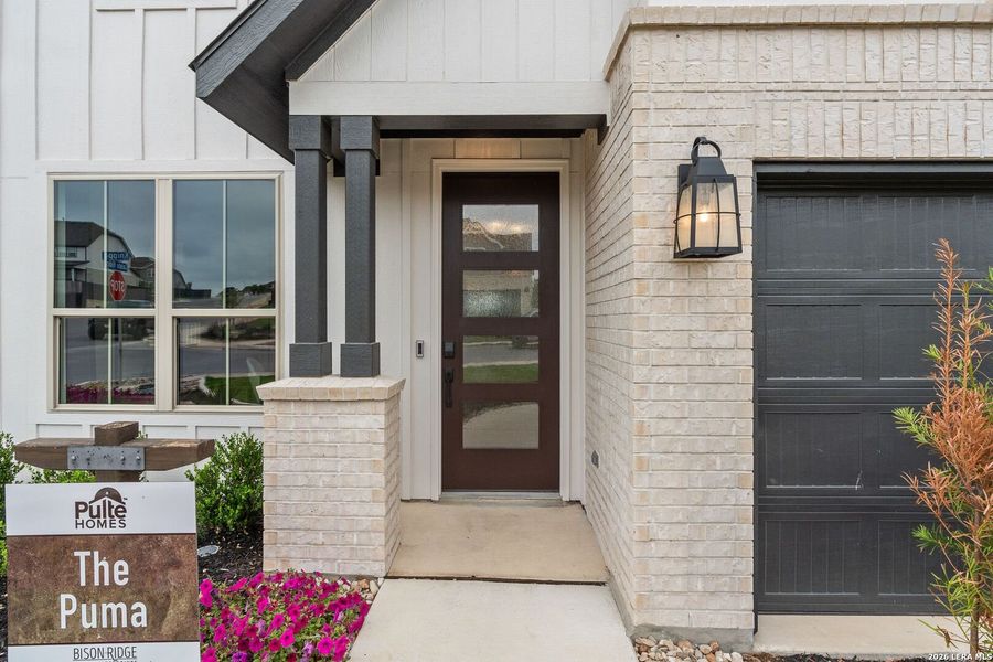 Exterior details and patio area of a home in Bison Ridge, San Antonio (Image 3).