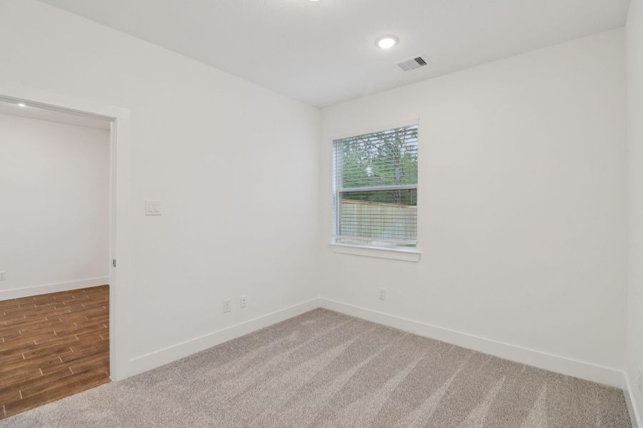 Spacious, unfurnished interior of a new home in Kresston, Montgomery (Image 31).