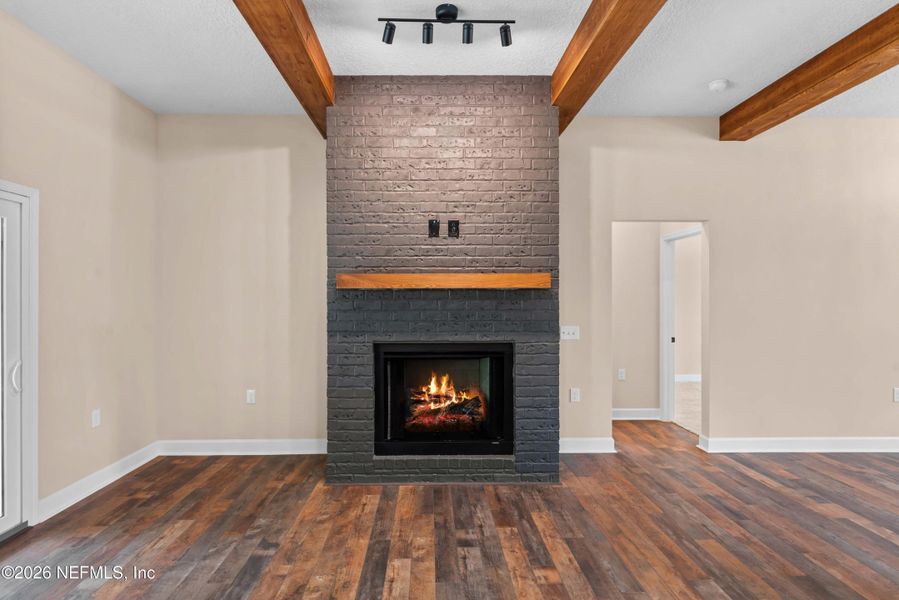 Spacious, unfurnished interior of a new home in , Glen St. Mary (Image 33).