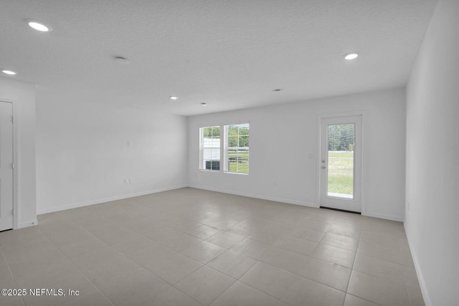 Spacious, unfurnished interior of a new home in , Jacksonville (Image 18).